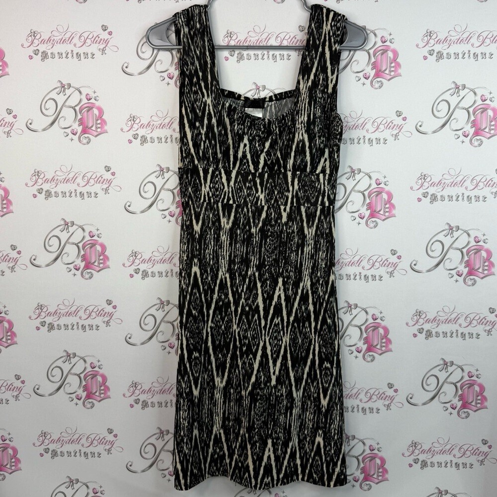 Guilty dress flowy comfy stretchy Chic Black and cream Geometric Mini Dress